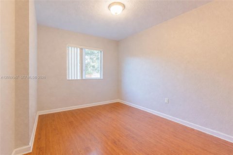Touwnhouse à vendre à Hallandale Beach, Floride: 3 chambres, 151.99 m2 № 2090613 - photo 27
