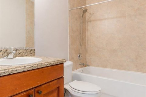 Touwnhouse à vendre à Hallandale Beach, Floride: 3 chambres, 151.99 m2 № 2090613 - photo 29