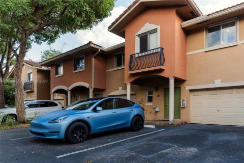 Touwnhouse à Hallandale Beach, Floride 3 chambres, 151.99 m2 № 2090613