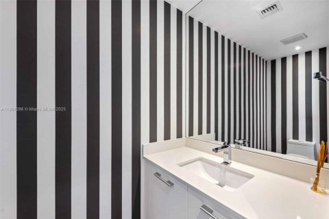 Copropriété à louer à Miami, Floride: 4 chambres, 391.12 m2 № 1956054 - photo 20
