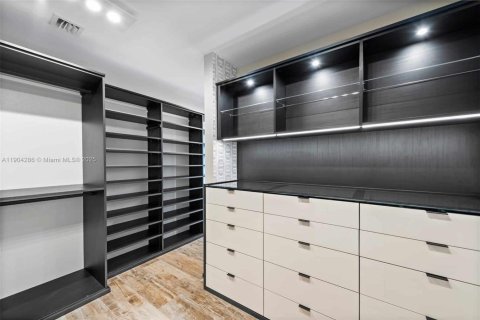 Copropriété à louer à Miami, Floride: 4 chambres, 391.12 m2 № 1956054 - photo 14