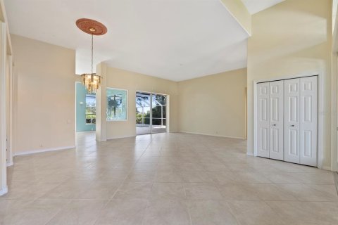 Villa ou maison à vendre à Port Charlotte, Floride: 3 chambres, 212.84 m2 № 1721495 - photo 4