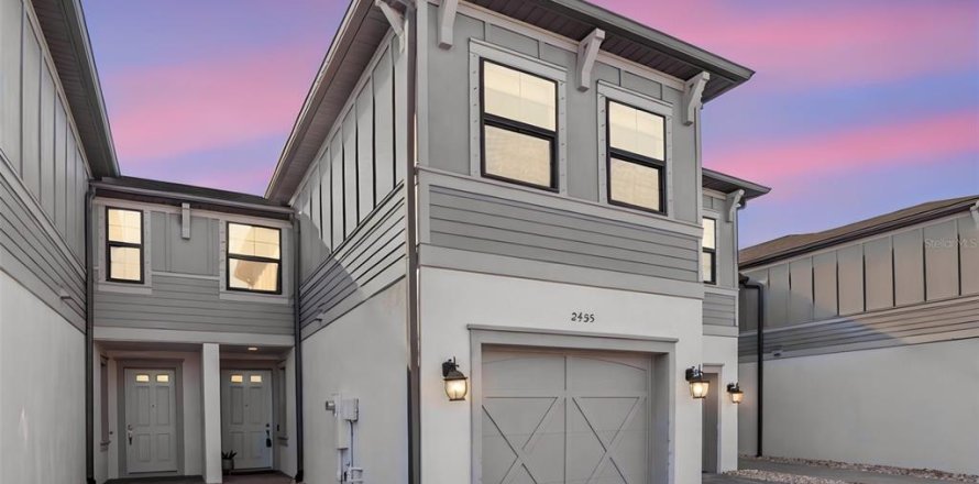 Townhouse in Clearwater, Florida 2 bedrooms, 145.95 sq.m. № 2424072