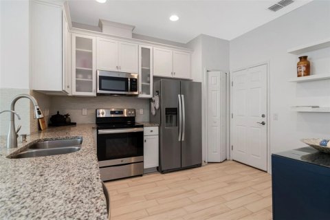 Townhouse in Clearwater, Florida 2 bedrooms, 145.95 sq.m. № 2424072 - photo 11