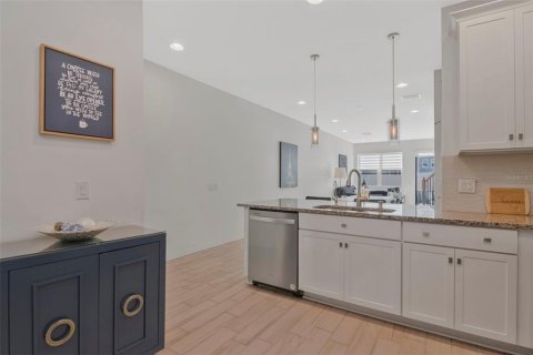 Townhouse in Clearwater, Florida 2 bedrooms, 145.95 sq.m. № 2424072 - photo 12
