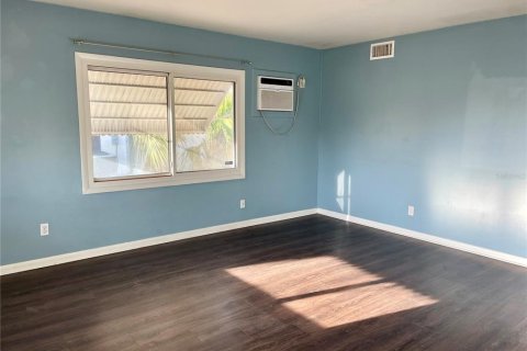 Casa en venta en Saint Petersburg, Florida, 2 dormitorios, 66.89 m2 № 1548664 - foto 2