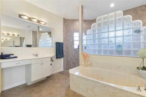 House in North Port, Florida 3 bedrooms, 236.53 sq.m. № 2099355 - photo 28