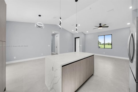 Casa en venta en Cape Coral, Florida, 3 dormitorios № 1966912 - foto 9