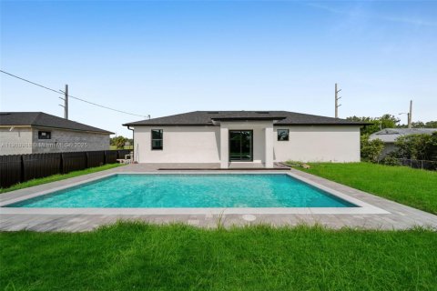 Casa en venta en Cape Coral, Florida, 3 dormitorios № 1966912 - foto 28