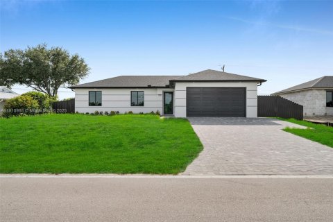 Casa en venta en Cape Coral, Florida, 3 dormitorios № 1966912 - foto 4