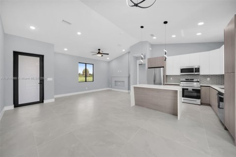 Casa en venta en Cape Coral, Florida, 3 dormitorios № 1966912 - foto 6