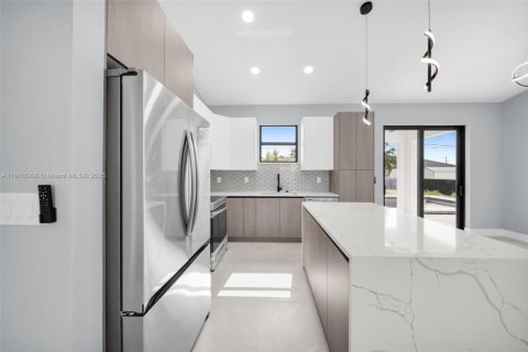 Casa en venta en Cape Coral, Florida, 3 dormitorios № 1966912 - foto 8