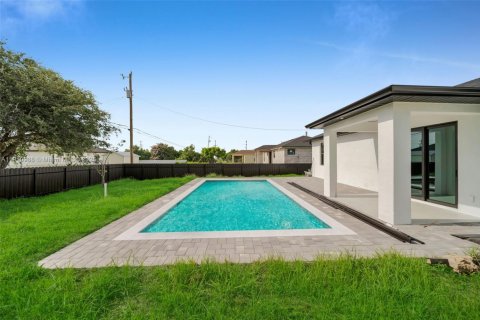 Casa en venta en Cape Coral, Florida, 3 dormitorios № 1966912 - foto 1