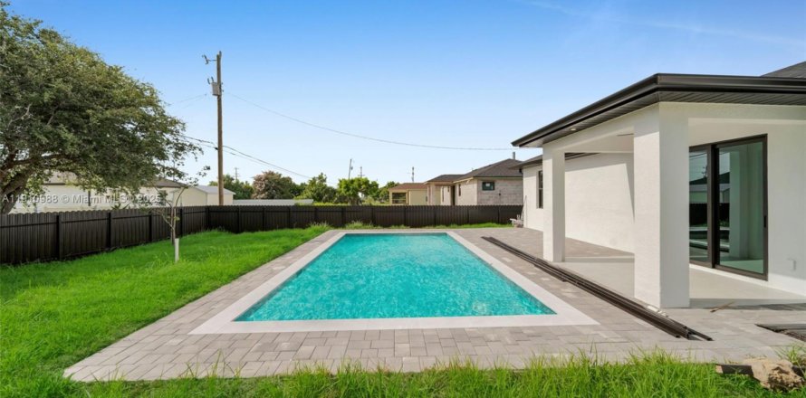 Casa en Cape Coral, Florida 3 dormitorios № 1966912