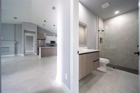 Casa en venta en Cape Coral, Florida, 3 dormitorios № 1966912 - foto 12