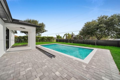 Casa en venta en Cape Coral, Florida, 3 dormitorios № 1966912 - foto 27