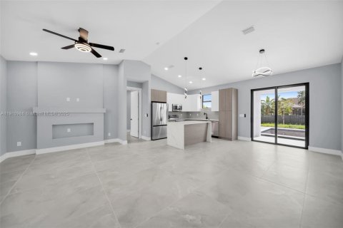 Casa en venta en Cape Coral, Florida, 3 dormitorios № 1966912 - foto 5