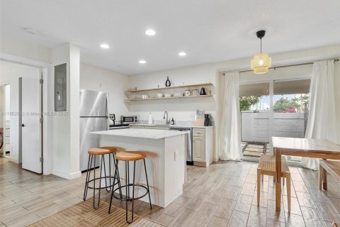 Casa en alquiler en Fort Lauderdale, Florida, 1 dormitorio, 76.74 m2 № 1991842 - foto 12