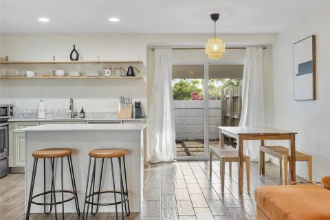 Casa en alquiler en Fort Lauderdale, Florida, 1 dormitorio, 76.74 m2 № 1991842 - foto 14
