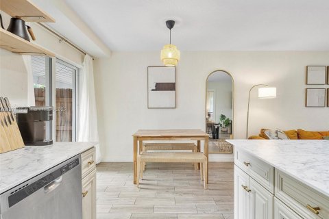 Casa en alquiler en Fort Lauderdale, Florida, 1 dormitorio, 76.74 m2 № 1991842 - foto 17