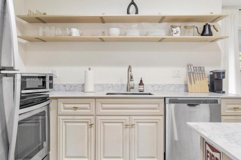 Casa en alquiler en Fort Lauderdale, Florida, 1 dormitorio, 76.74 m2 № 1991842 - foto 21