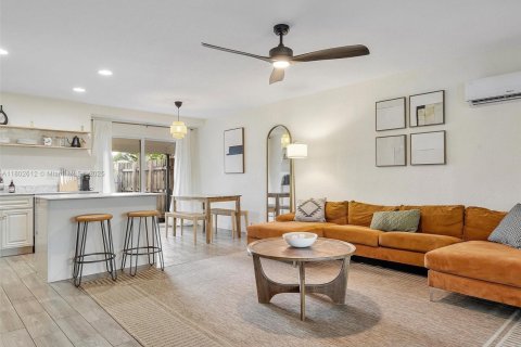 Casa en alquiler en Fort Lauderdale, Florida, 1 dormitorio, 76.74 m2 № 1991842 - foto 1