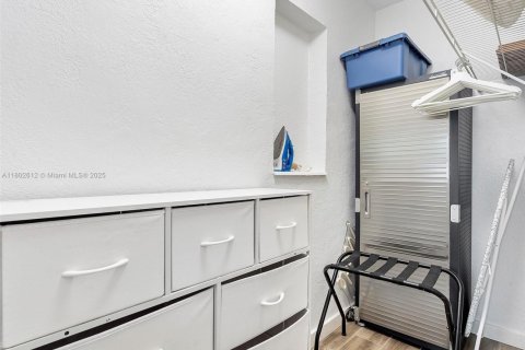 Casa en alquiler en Fort Lauderdale, Florida, 1 dormitorio, 76.74 m2 № 1991842 - foto 29