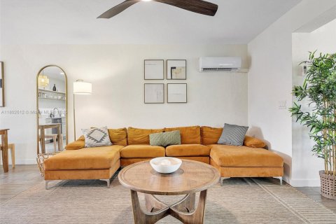 Casa en alquiler en Fort Lauderdale, Florida, 1 dormitorio, 76.74 m2 № 1991842 - foto 8