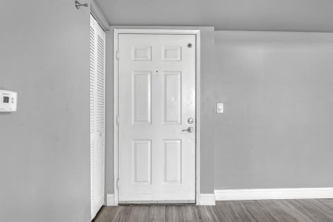 Condo in West Palm Beach, Florida, 2 bedrooms  № 2084152 - photo 14