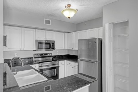 Condo in West Palm Beach, Florida, 2 bedrooms  № 2084152 - photo 22