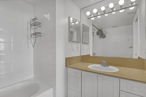 Condo in West Palm Beach, Florida, 2 bedrooms  № 2084152 - photo 27