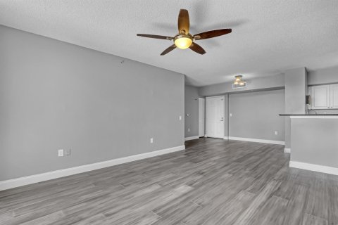 Condo in West Palm Beach, Florida, 2 bedrooms  № 2084152 - photo 16