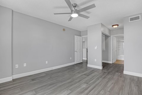 Condo in West Palm Beach, Florida, 2 bedrooms  № 2084152 - photo 2