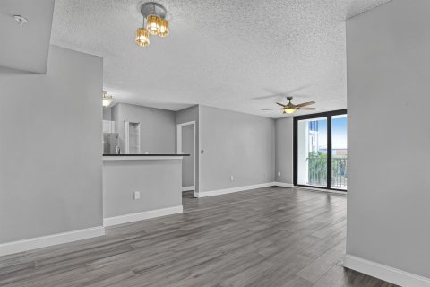 Condo in West Palm Beach, Florida, 2 bedrooms  № 2084152 - photo 17