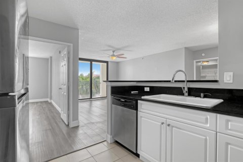 Condo in West Palm Beach, Florida, 2 bedrooms  № 2084152 - photo 21