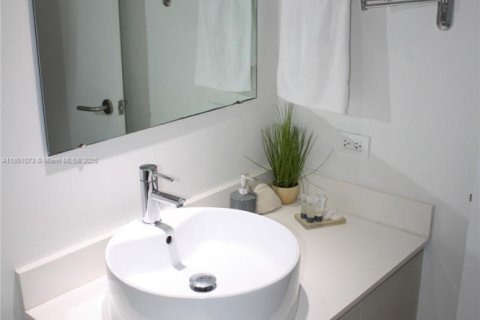 Copropriété à vendre à Hallandale Beach, Floride: 2 chambres, 96.34 m2 № 1715436 - photo 25