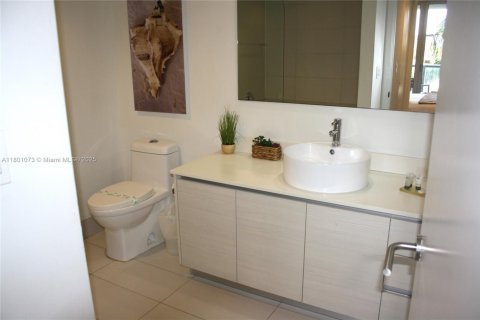 Copropriété à vendre à Hallandale Beach, Floride: 2 chambres, 96.34 m2 № 1715436 - photo 11