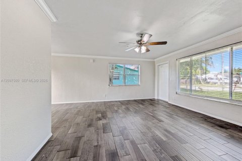 House in North Lauderdale, Florida 3 bedrooms, 115.94 sq.m. № 2398127 - photo 5