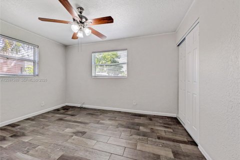 House in North Lauderdale, Florida 3 bedrooms, 115.94 sq.m. № 2398127 - photo 23