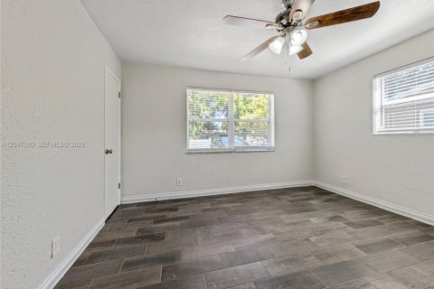House in North Lauderdale, Florida 3 bedrooms, 115.94 sq.m. № 2398127 - photo 16