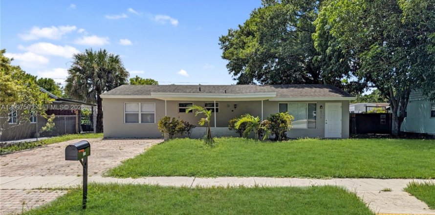 House in North Lauderdale, Florida 3 bedrooms, 115.94 sq.m. № 2398127