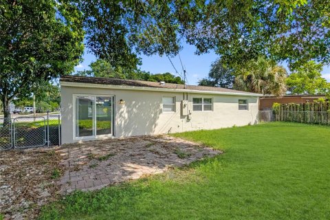 House in North Lauderdale, Florida 3 bedrooms, 115.94 sq.m. № 2398127 - photo 29