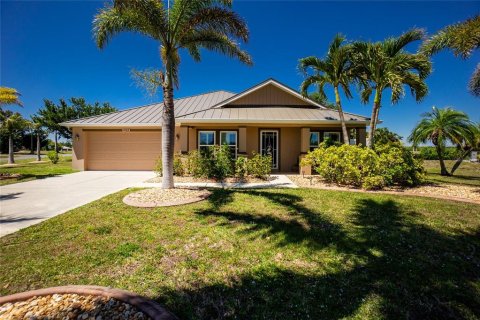 Villa ou maison à vendre à Punta Gorda, Floride: 4 chambres, 206.24 m2 № 2226523 - photo 2