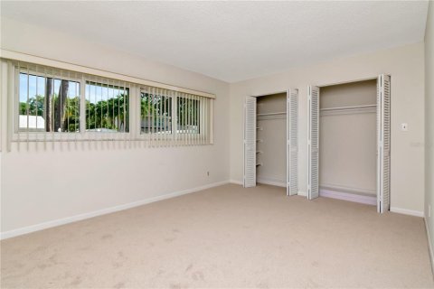 House in Seminole, Florida 5 bedrooms, 276.29 sq.m. № 1879184 - photo 24