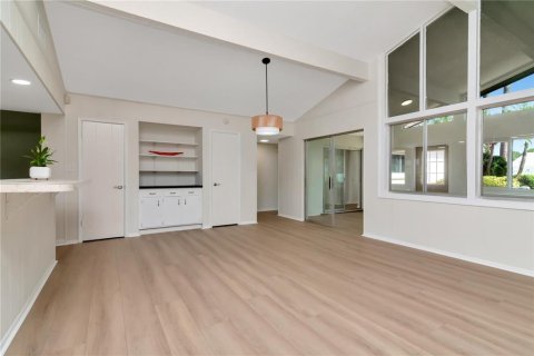 House in Seminole, Florida 5 bedrooms, 276.29 sq.m. № 1879184 - photo 13