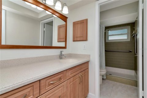 House in Seminole, Florida 5 bedrooms, 276.29 sq.m. № 1879184 - photo 18