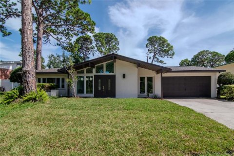 House in Seminole, Florida 5 bedrooms, 276.29 sq.m. № 1879184 - photo 2