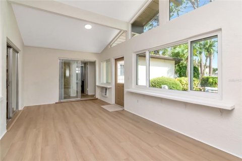 House in Seminole, Florida 5 bedrooms, 276.29 sq.m. № 1879184 - photo 15