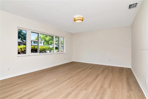 House in Seminole, Florida 5 bedrooms, 276.29 sq.m. № 1879184 - photo 4