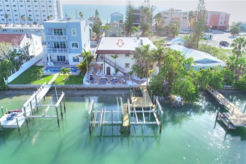 Apartment in Treasure Island, Florida 1 bedroom, 52.03 sq.m. № 1757953 - photo 1